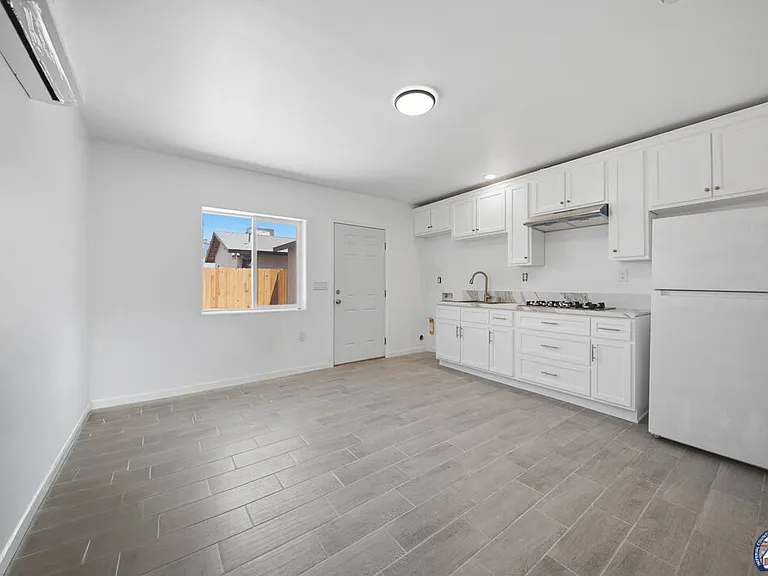1077 Wozencraft St #3 — Photo 8