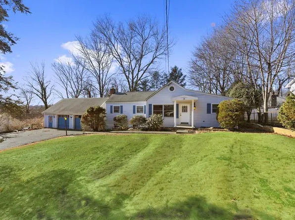 15 Daisy Dr, Mahopac, NY 10541