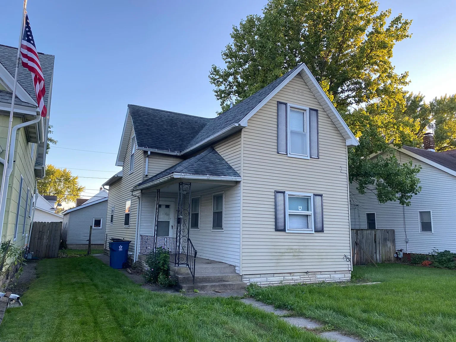 3 bed, 1.5 bath, 1792 sqft, $1,200 — Photo 1
