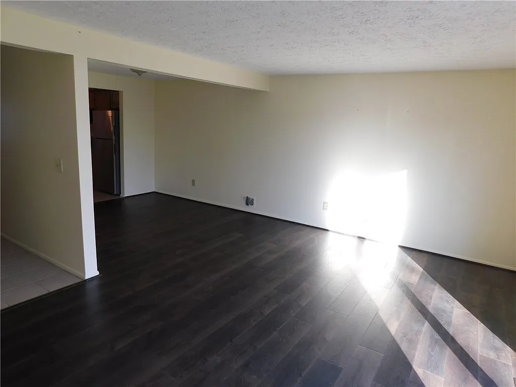 2 bed, 1.5 bath, 1280 sqft, $1,650 — Photo 4