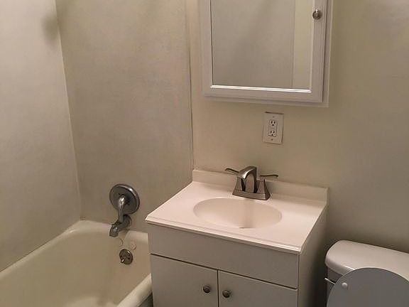 5th image of 3820 Walnut St APT 303