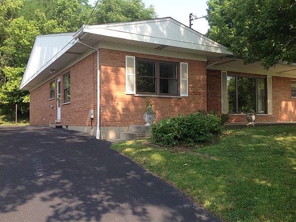 Side view of driveway and side door entrance into kitchen