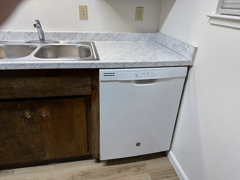 Avenue West Apartments — Photo 35
