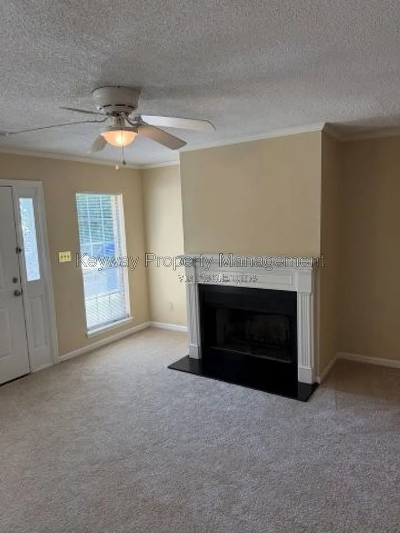 2 bed, 1.5 bath, 1190 sqft, $1,335 — Photo 3