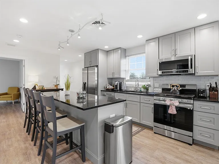 149 Pleasant St #2 — Photo 7