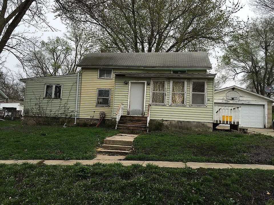 2nd image of 513 2nd St
