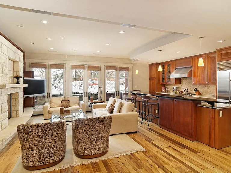 101 Spring St #102 — Photo 4