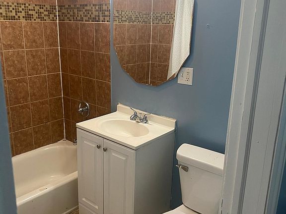 5th image of 1057 N Springfield Ave