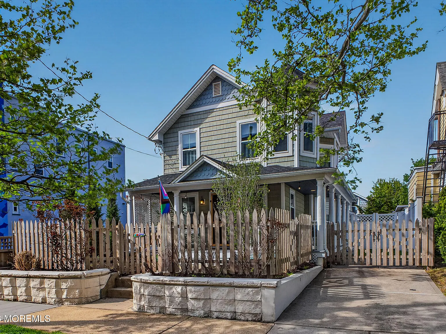 2 bed, 1.5 bath, 1220 sqft, $10,000 — Photo 3