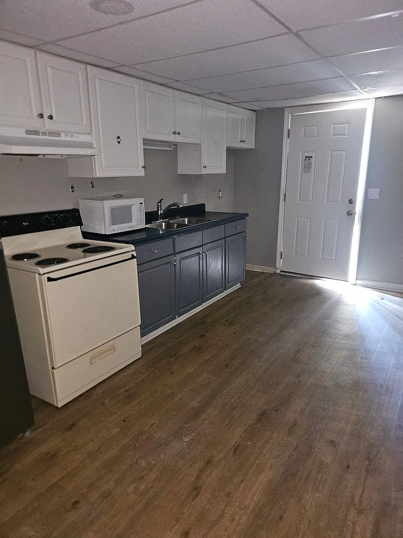 Cedar Trace Apartments - 1213 West Reservoir Ave — Photo 1