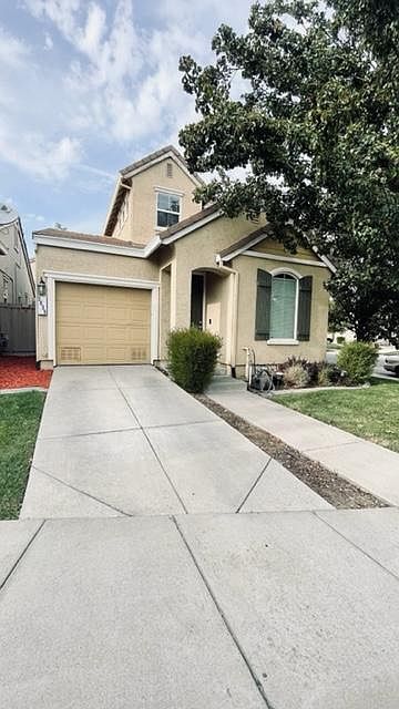 2 story corner home. 2 bed 2 baths
