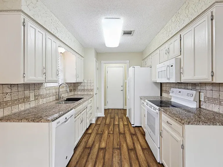 2813 Cripple Creek Trl — Photo 10