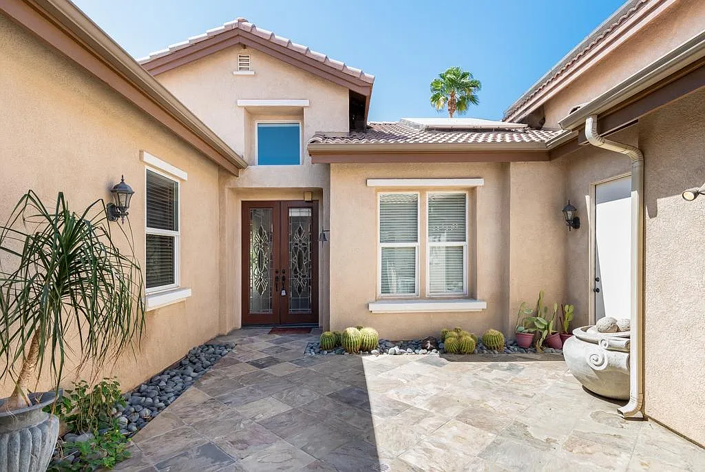 3 bed, 3.5 bath, 2000 sqft, $5,000 — Photo 3