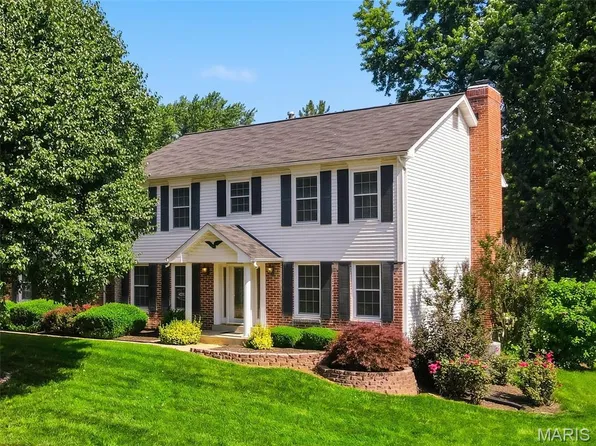 446 Woodstream Dr, Saint Charles, MO 63304