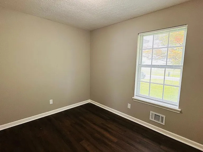225 Joy Ave — Photo 12