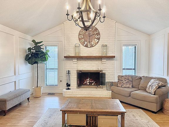 2nd image of 1310 Huntsmoor Rd