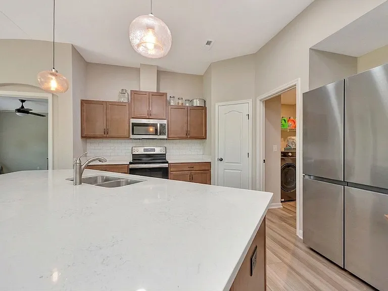5103 Hazeltine Ln — Photo 8