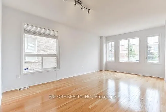 5 bed, $3,700 — Photo 3