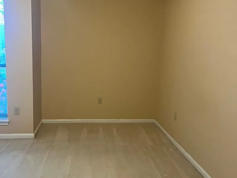 906 Indian Wells Ct — Photo 13
