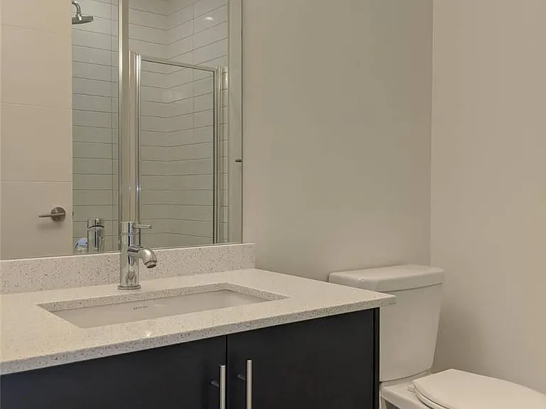 460 Adelaide St E #633 — Photo 10