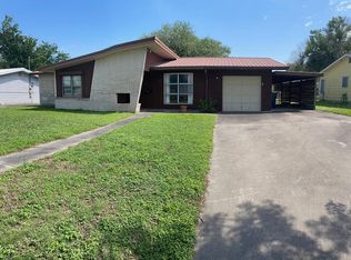 207 Edwards St, Refugio, TX 78377
