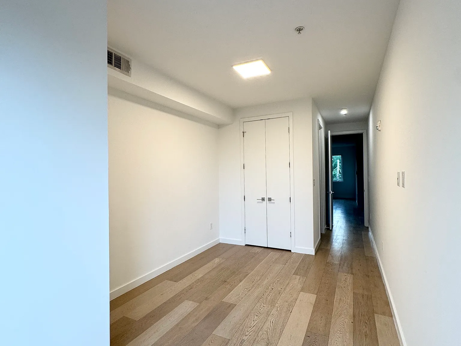 2 bed, 790 sqft, $2,400 — Photo 4