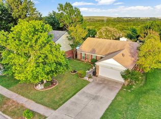 2110 Country Oaks Dr, Garland, TX 75040