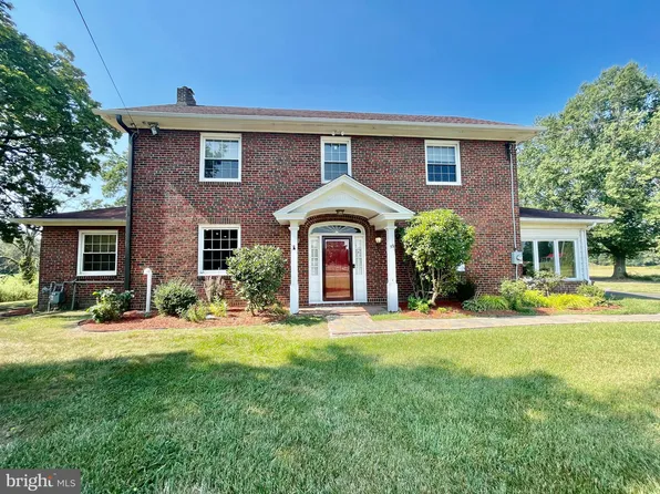 59 W Tomlin Station Rd, Mickleton, NJ 08056