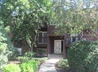 683 Daisy Ln APT 202, Roselle, IL 60172