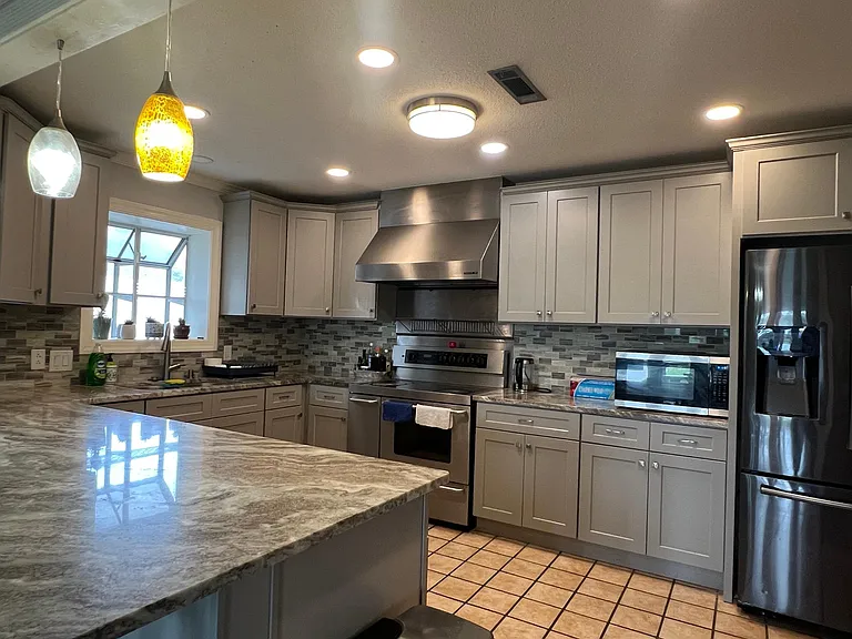 230 Lakeview Cir — Photo 12