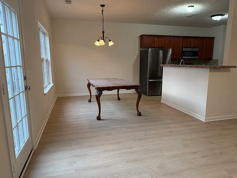102 Privett Ct — Photo 5