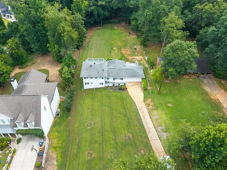 353 Westside Dr — Photo 2