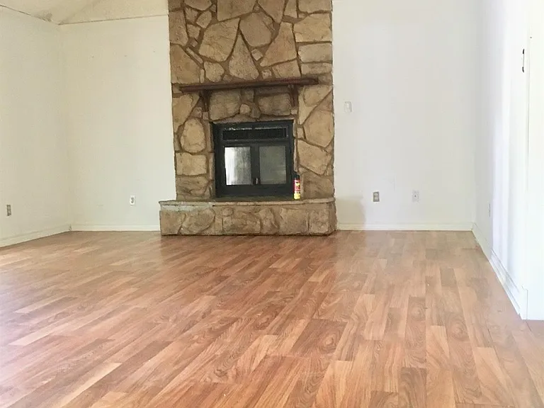 110 Post Oak Ln — Photo 3