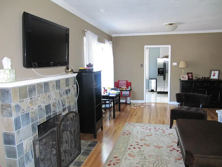 3233 McNutt Ave — Photo 3