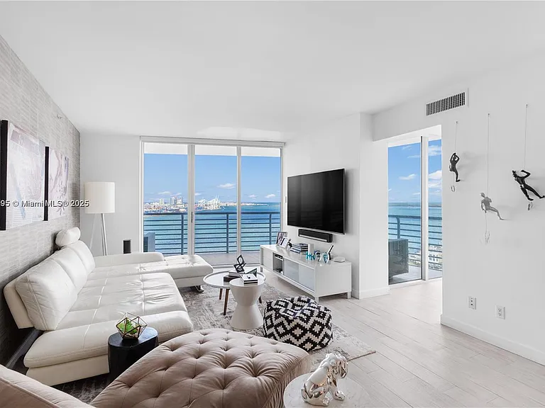 335 Biscayne Blvd #2309 — Photo 1
