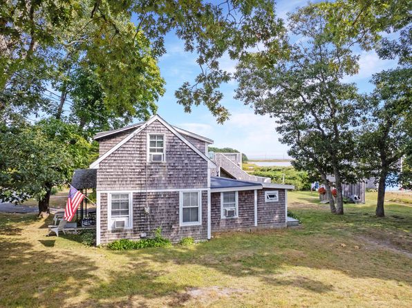 50 Canonicus Ave, Oak Bluffs, MA 02557
