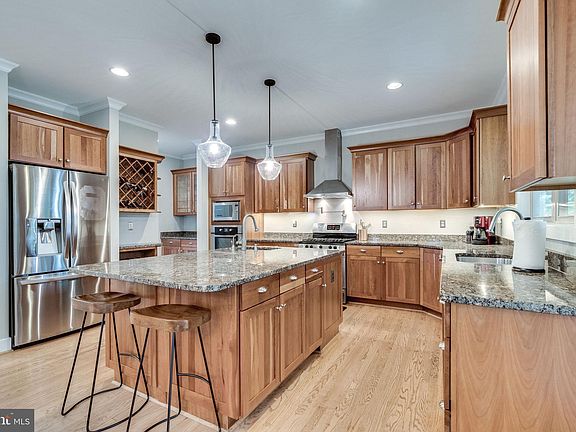 4th image of 608 Poplar Dr