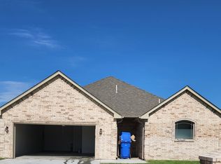 202 NW Granite Ave, Cache, OK 73527