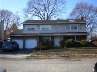 1 Suzanne B Ct, Massapequa, NY 11758