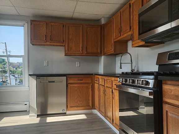 3rd image of 843 Ferry St APT 2