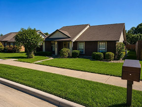 5th image of 1308 Mullins Dr