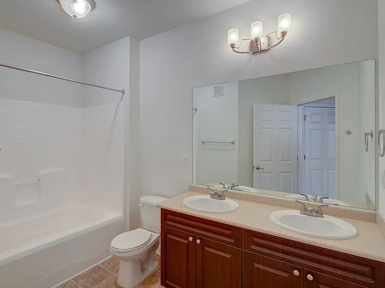 Red Mill Landing Apartment Homes — Photo 9