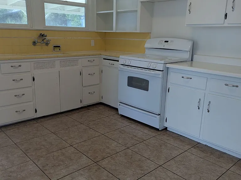 1851 Calimyrna Ave — Photo 5