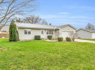 330 W Chestnut St, Paxton, IL 60957
