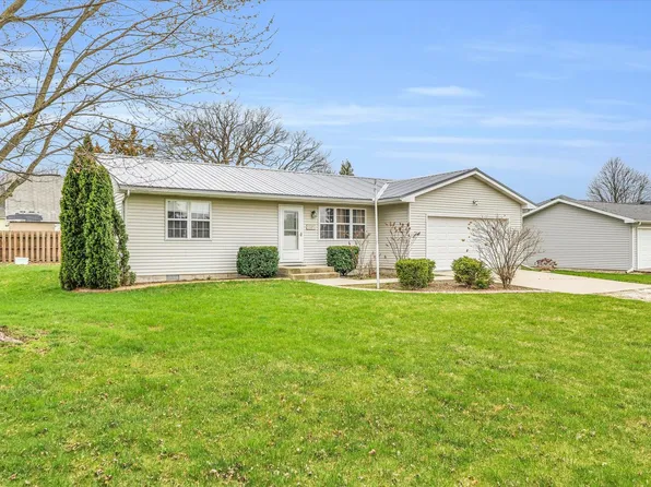 330 W Chestnut St, Paxton, IL 60957