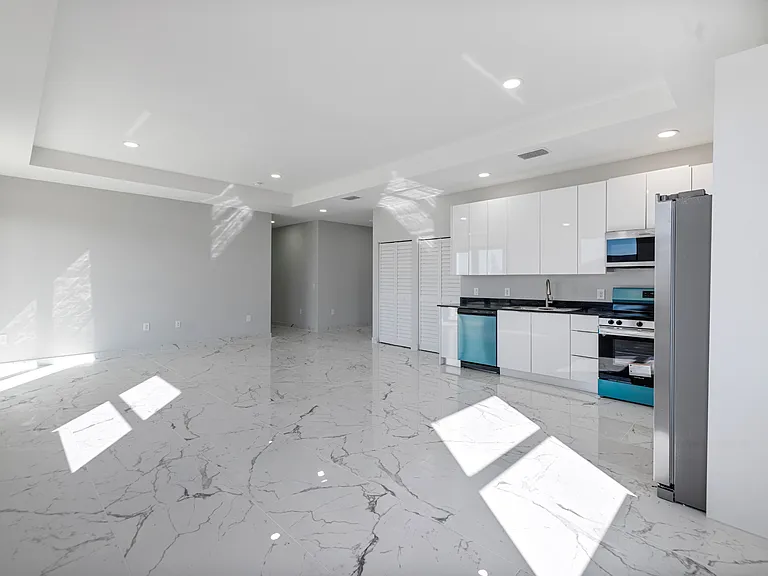 3010 NE 1st Pl — Photo 31