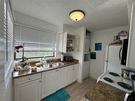 4th image of 1190 Washington Cir #1190I