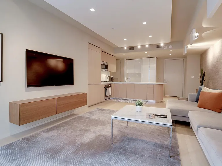 925 H St NW #313 — Photo 16