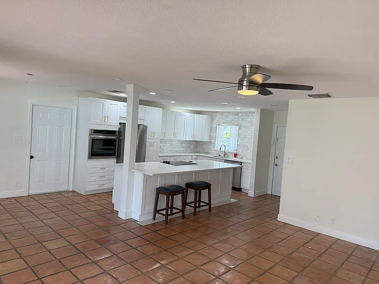 4717 W Chapin Ave — Photo 3