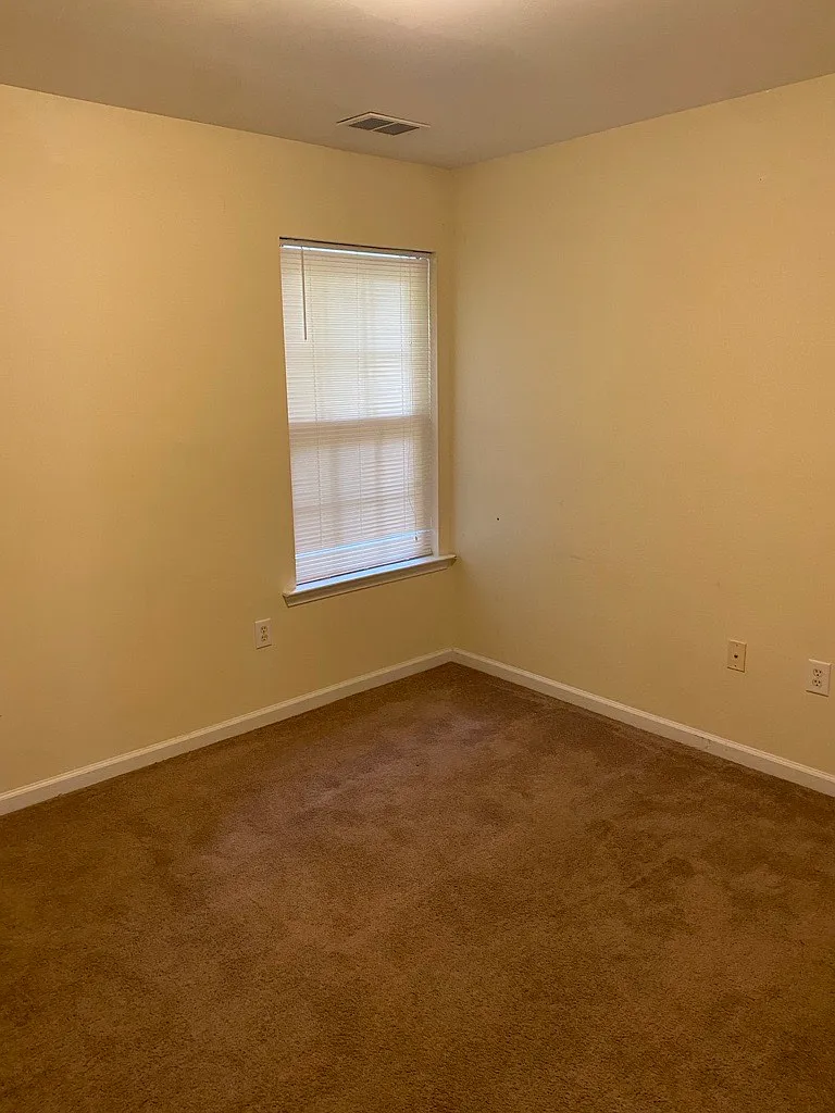 3 bed, $1,600 — Photo 4